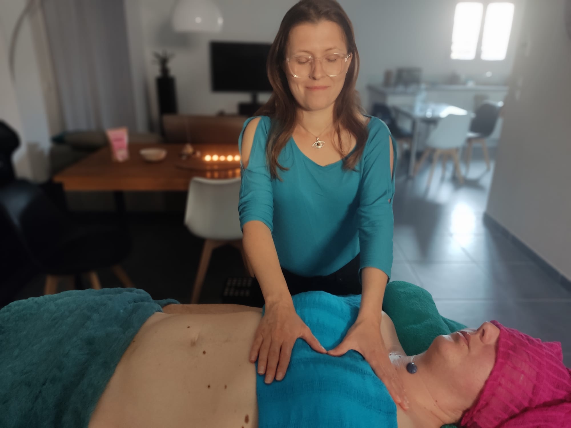 Photo d'un massage sur une patiente
